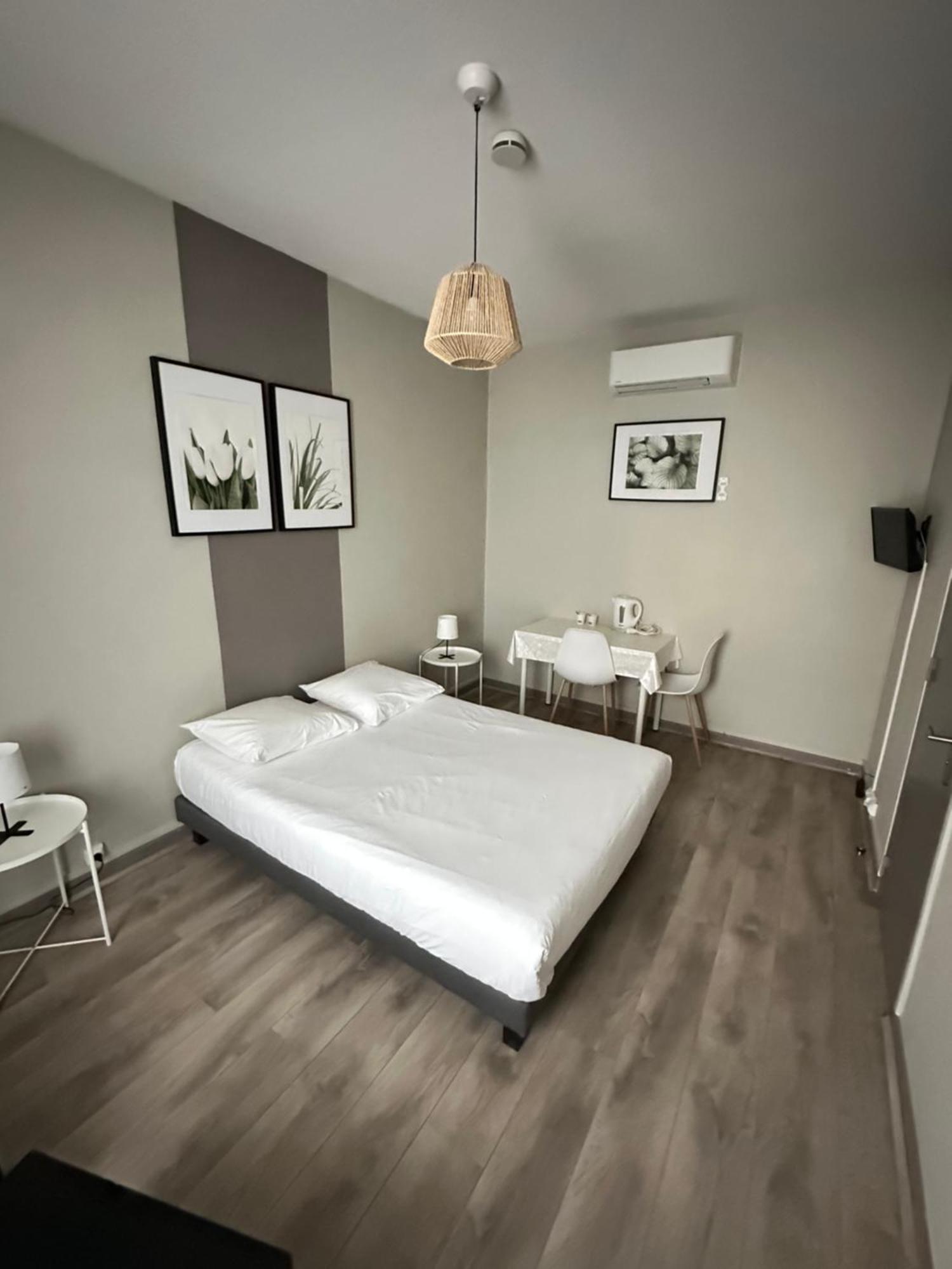 Le Relais De La Gare Hotel Dole Buitenkant foto